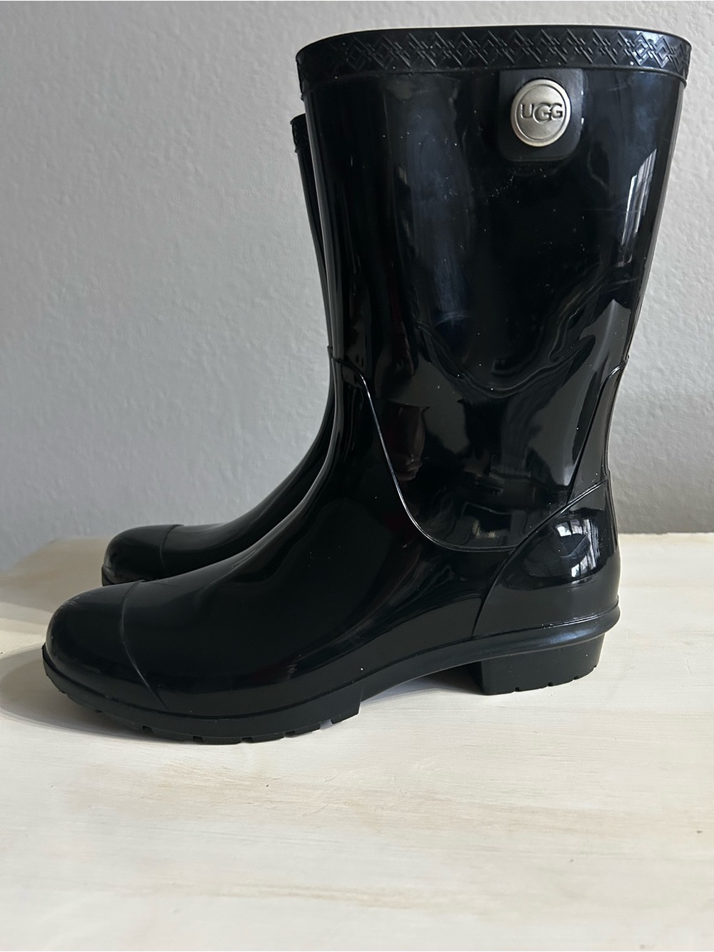 UGG Women's Glossy Black Mid-Calf Rain Boots, size 8. Review photos.